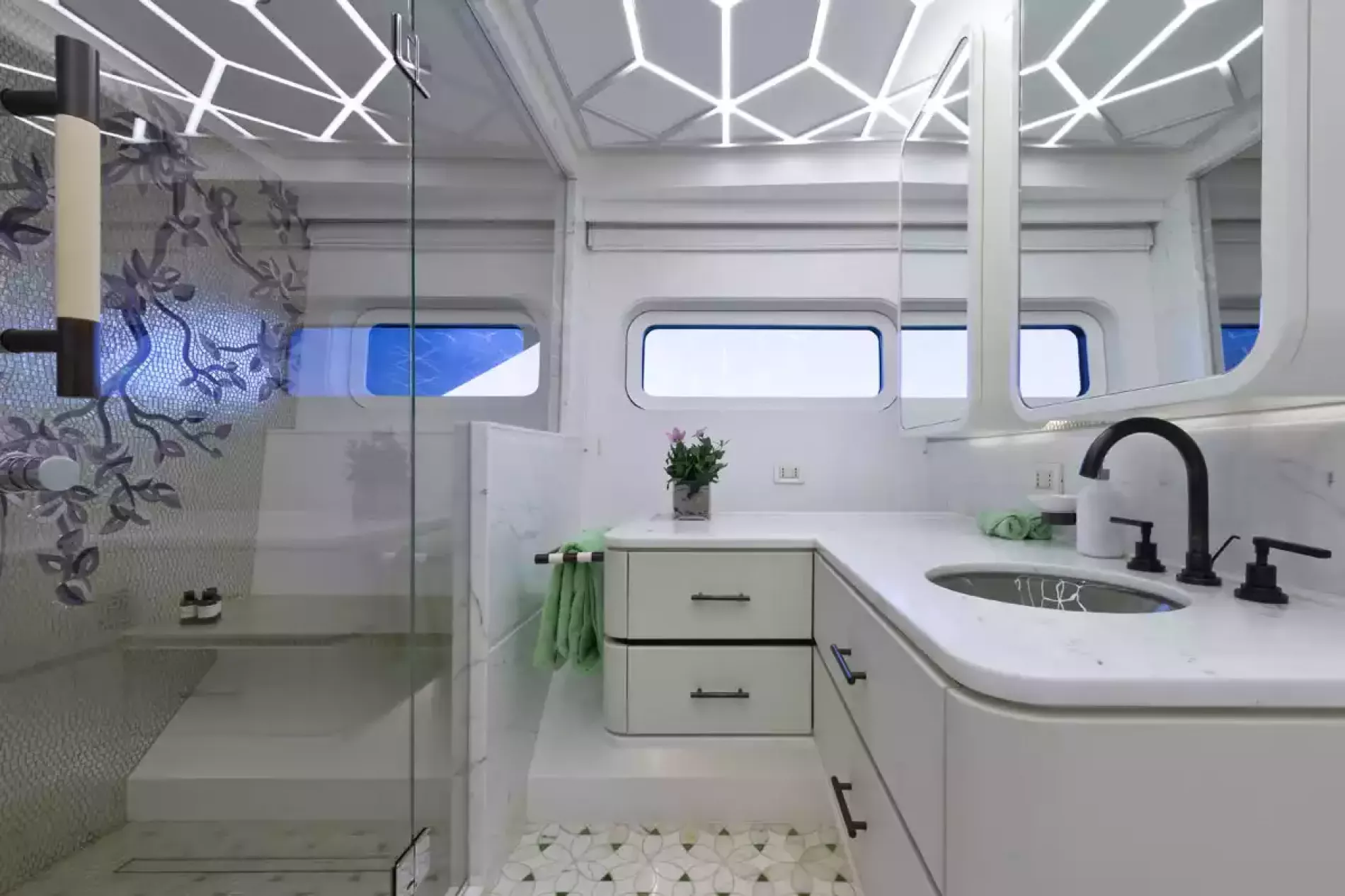 Interior - 24/32