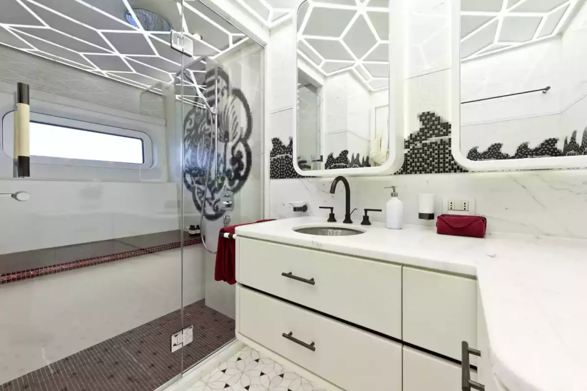 Interior - 25/32