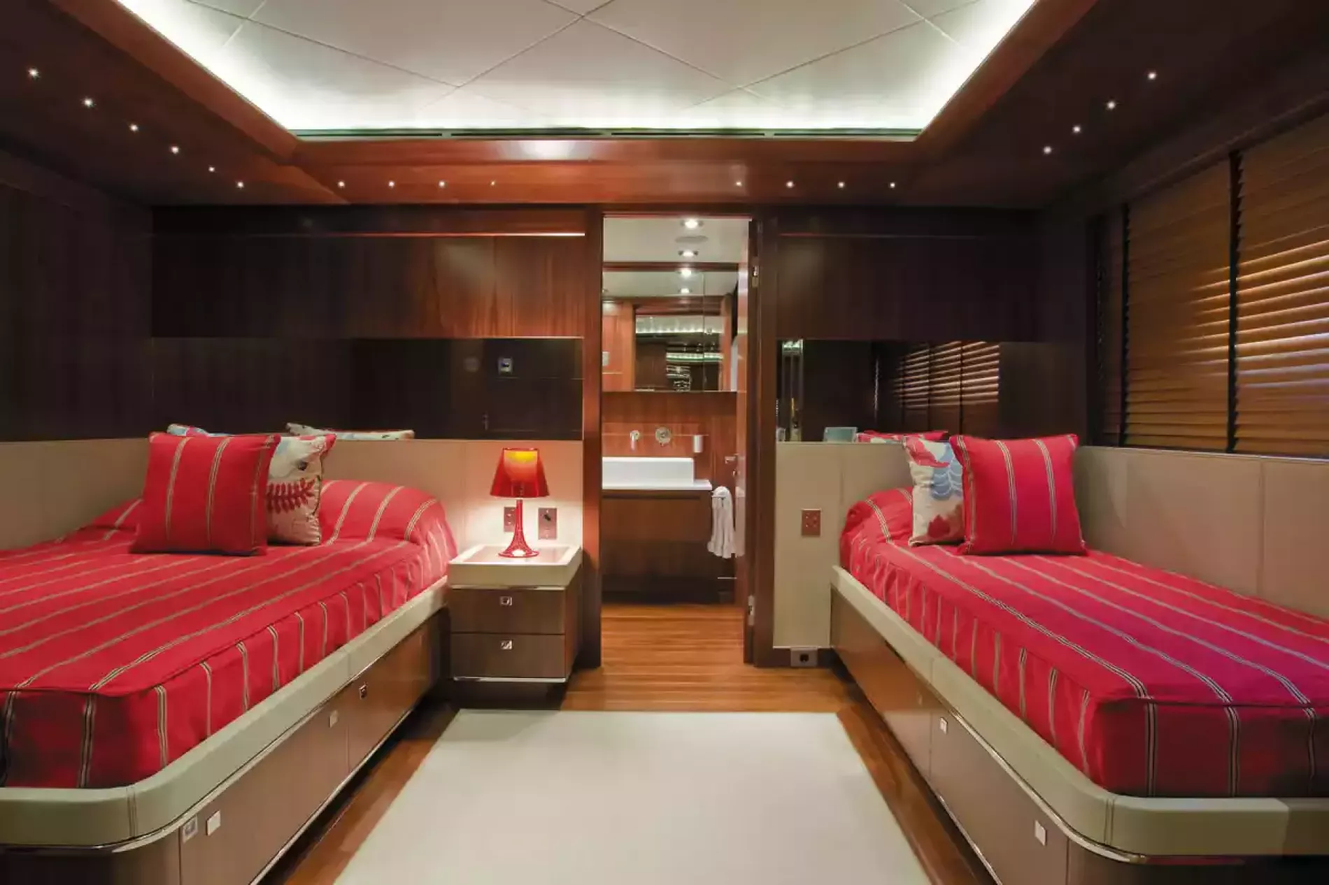 Interior - 24/34