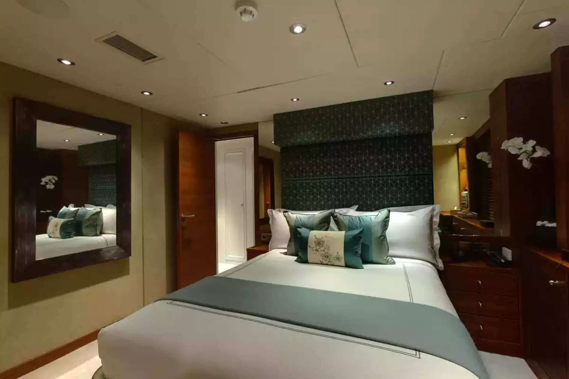 Interior - 8/15