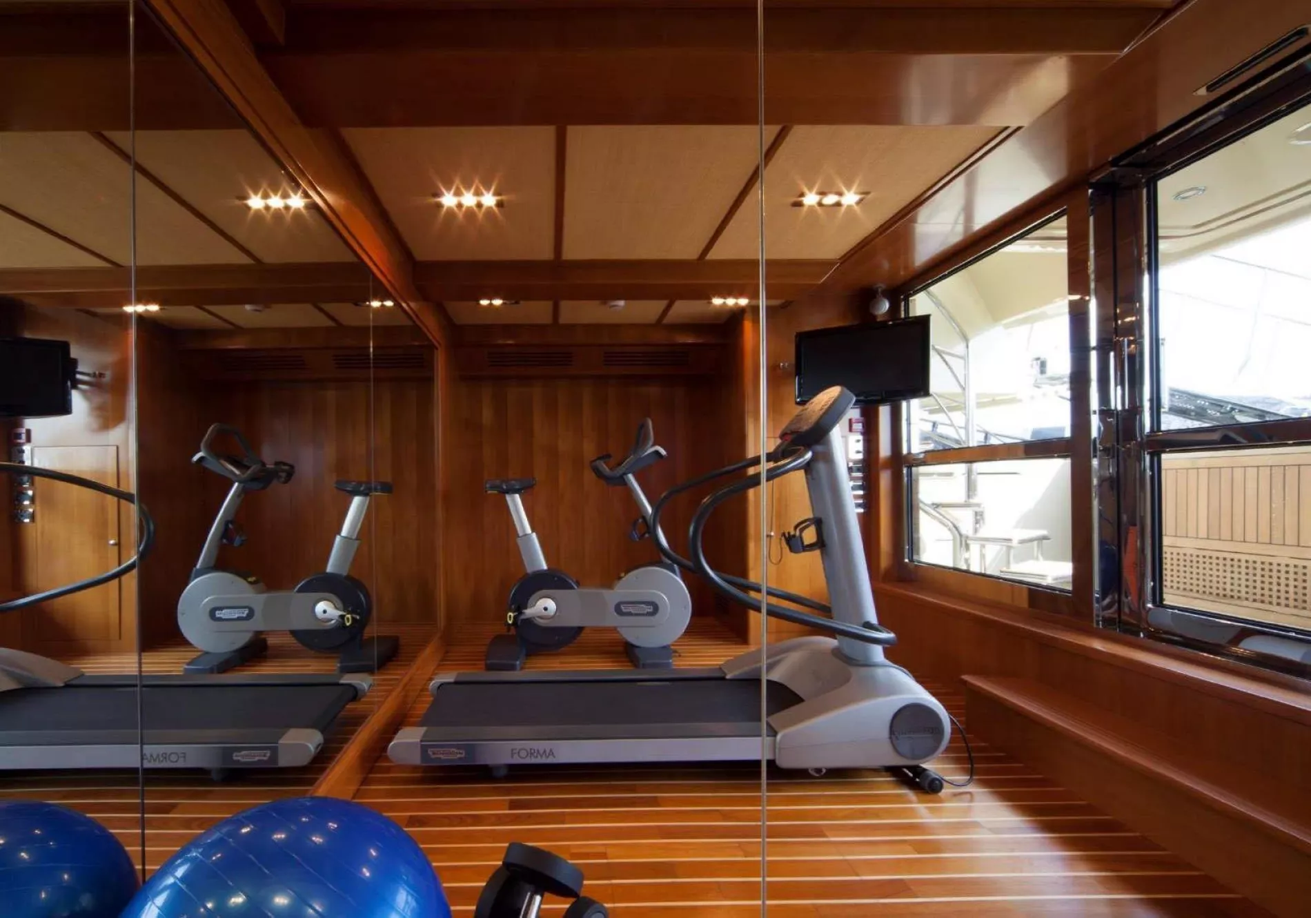 Interior - 24/25
