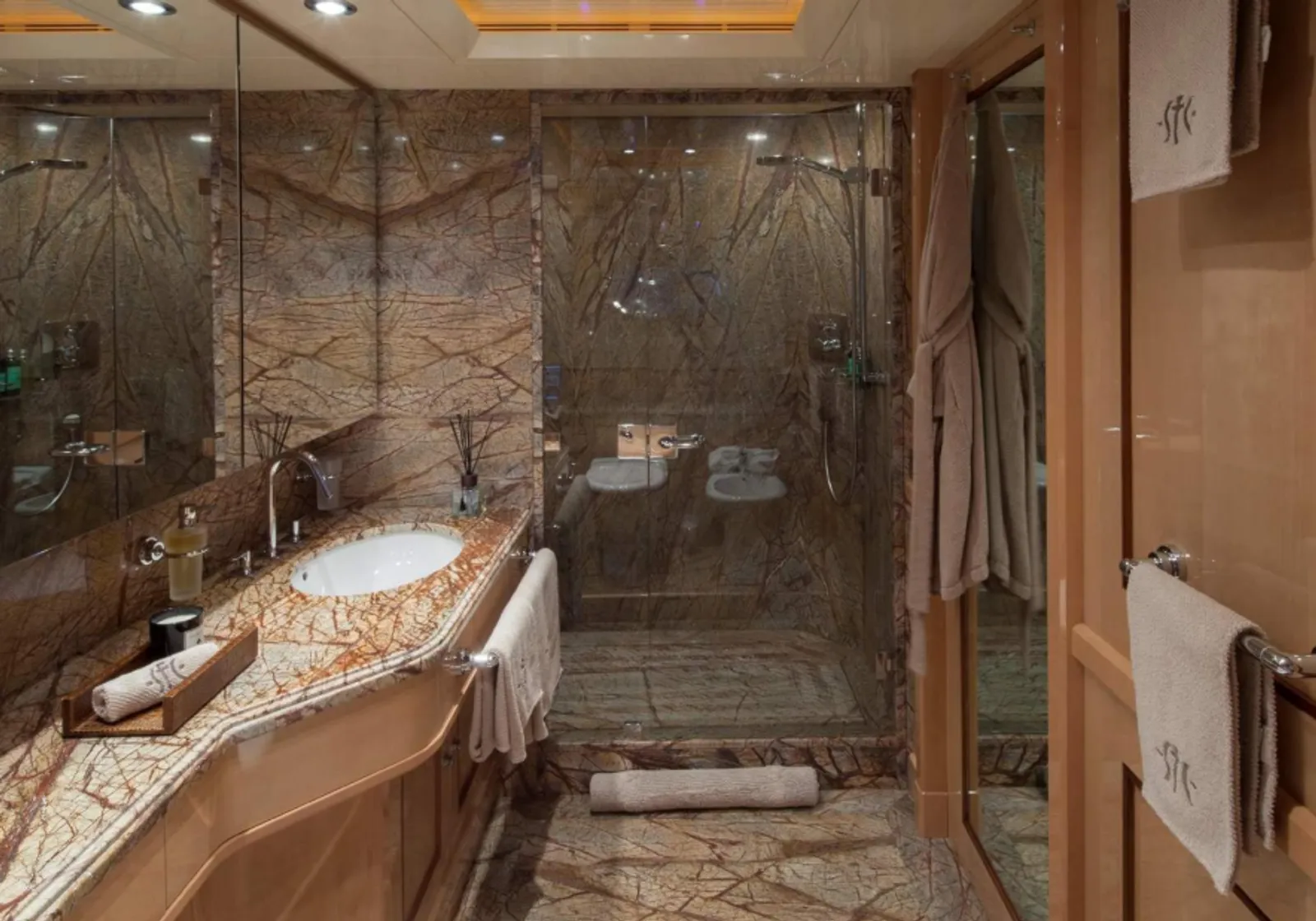 Interior - 23/25