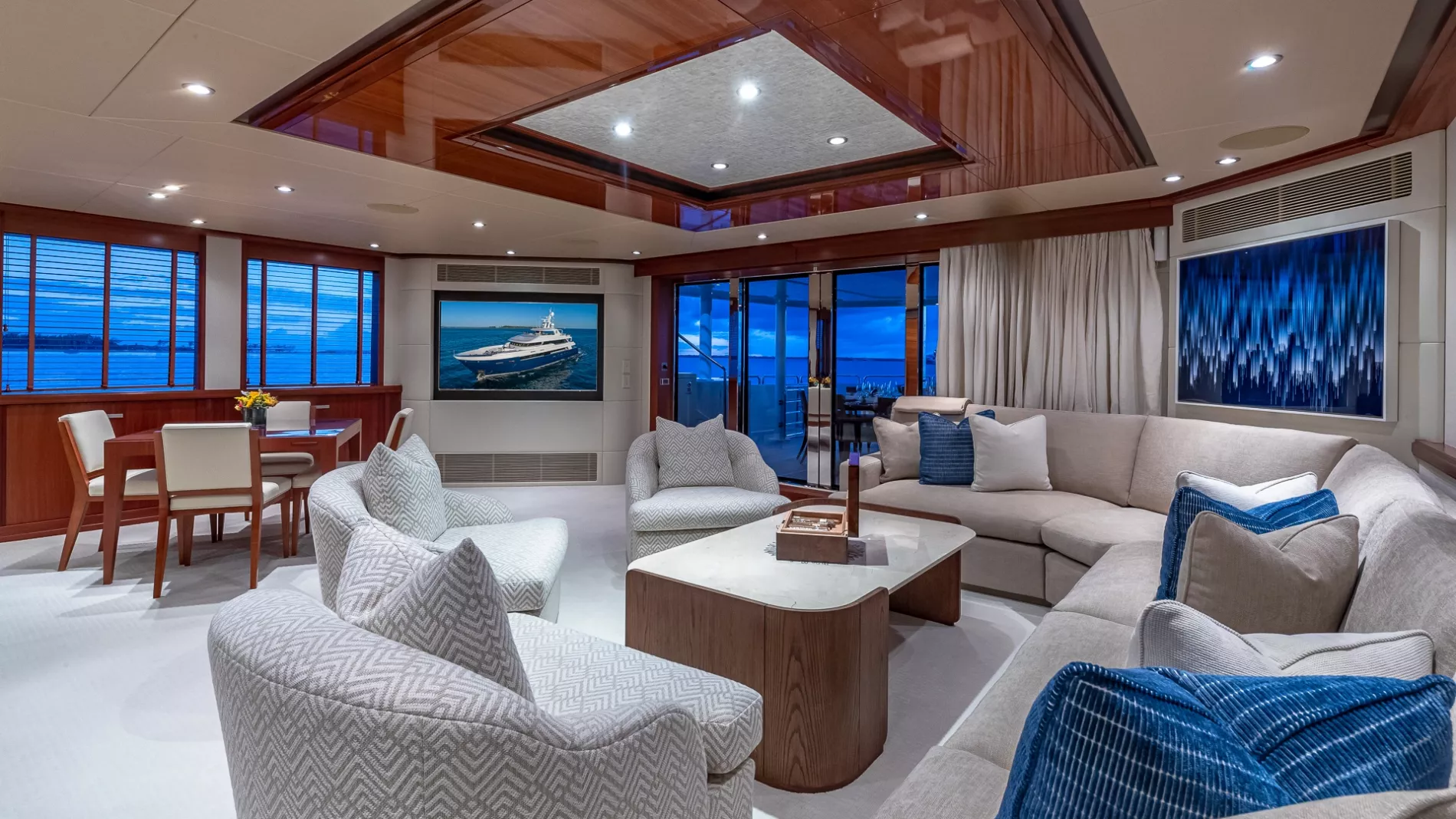 Interior - 0/21