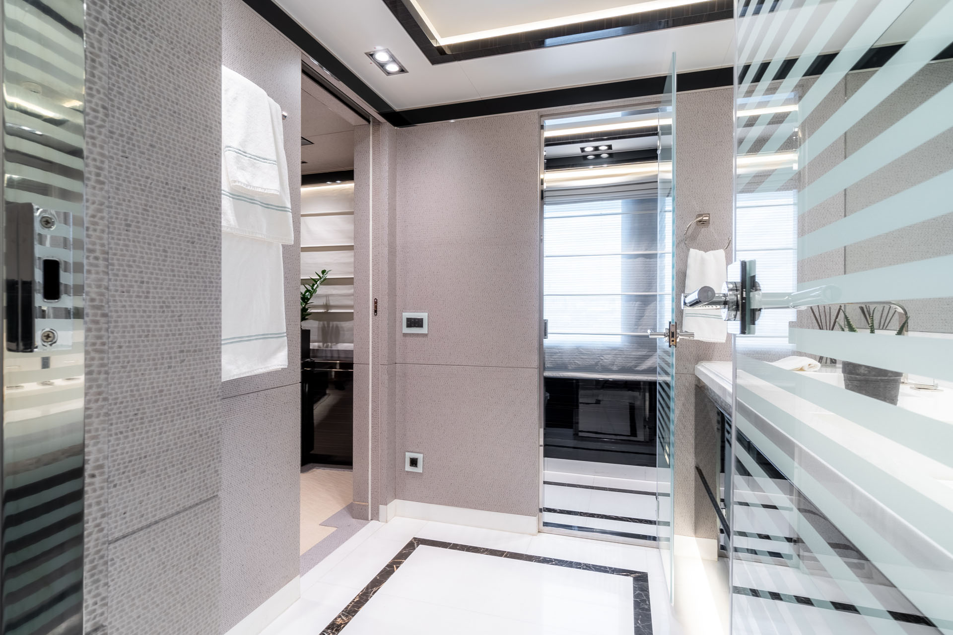 Interior - 44/62