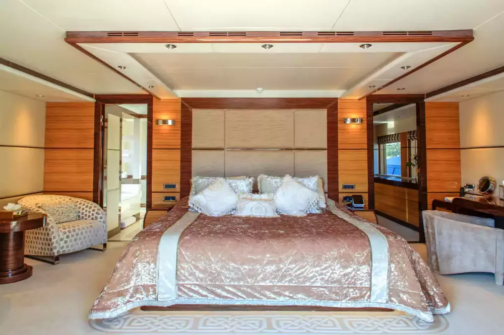 Interior - 14/33