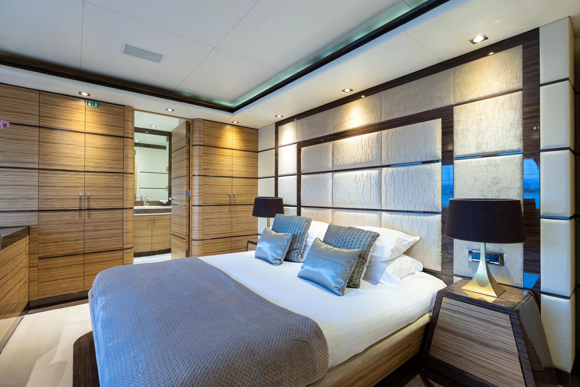 Interior - 23/33
