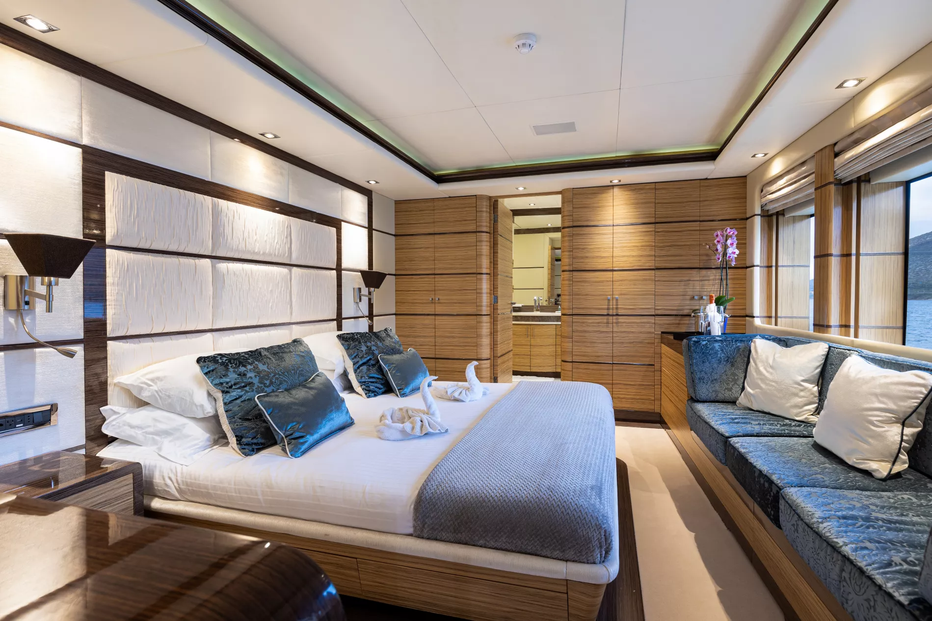 Interior - 24/33