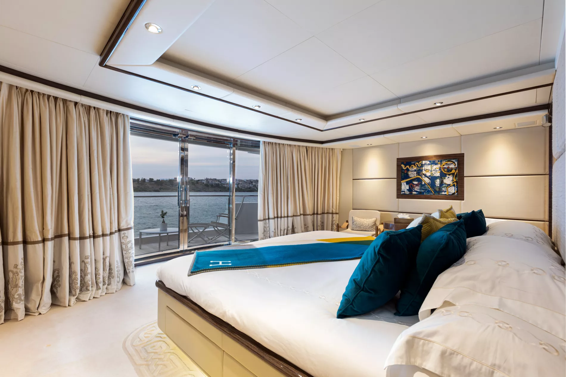 Interior - 25/33
