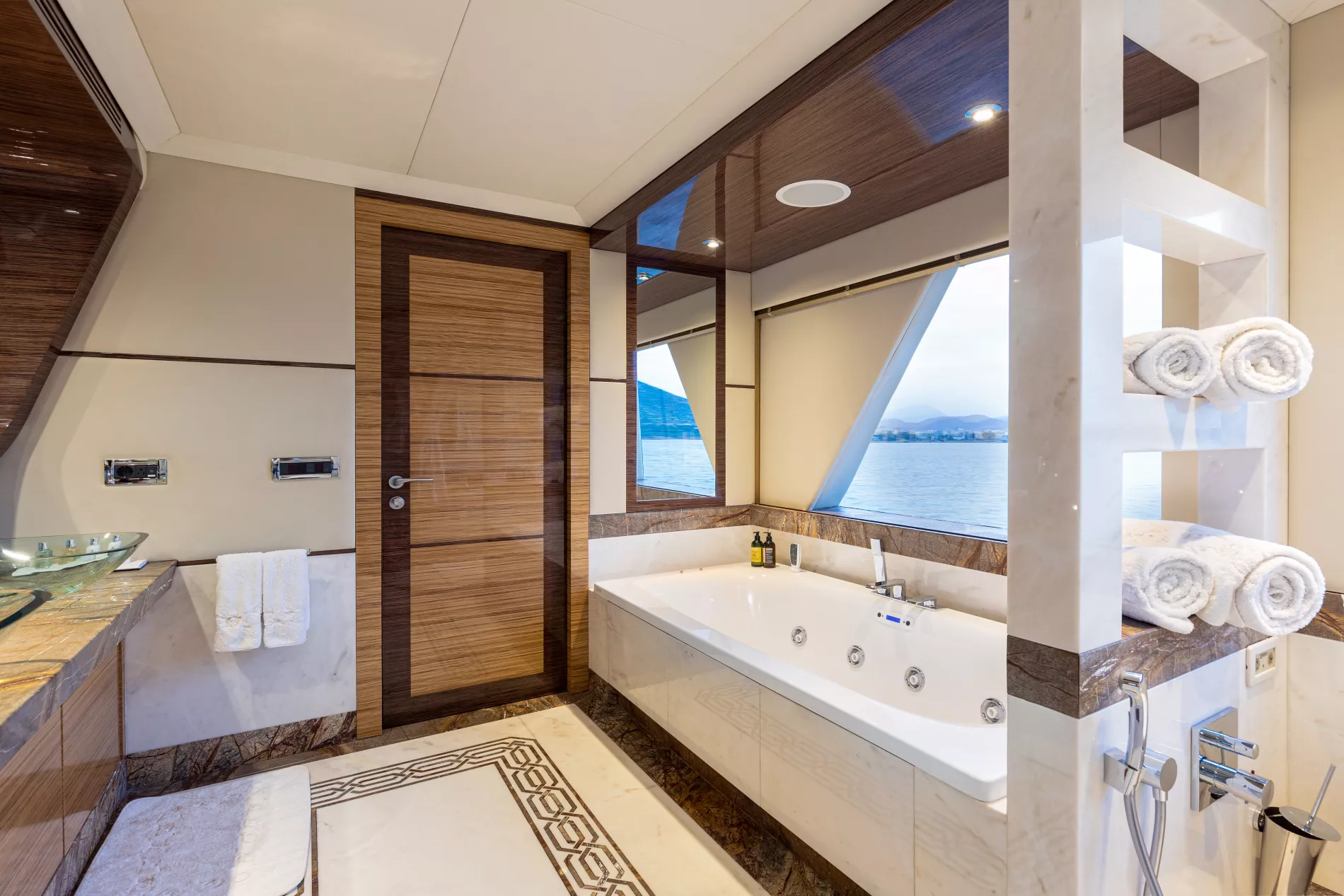 Interior - 28/33