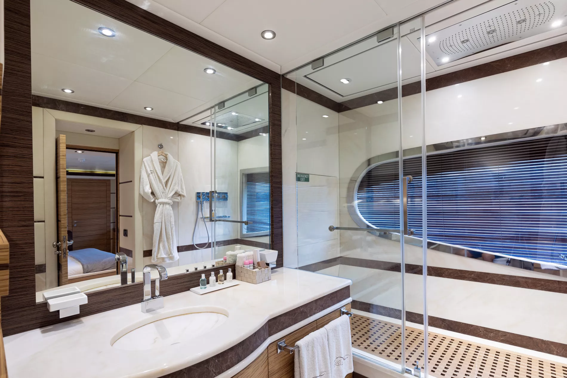 Interior - 32/33