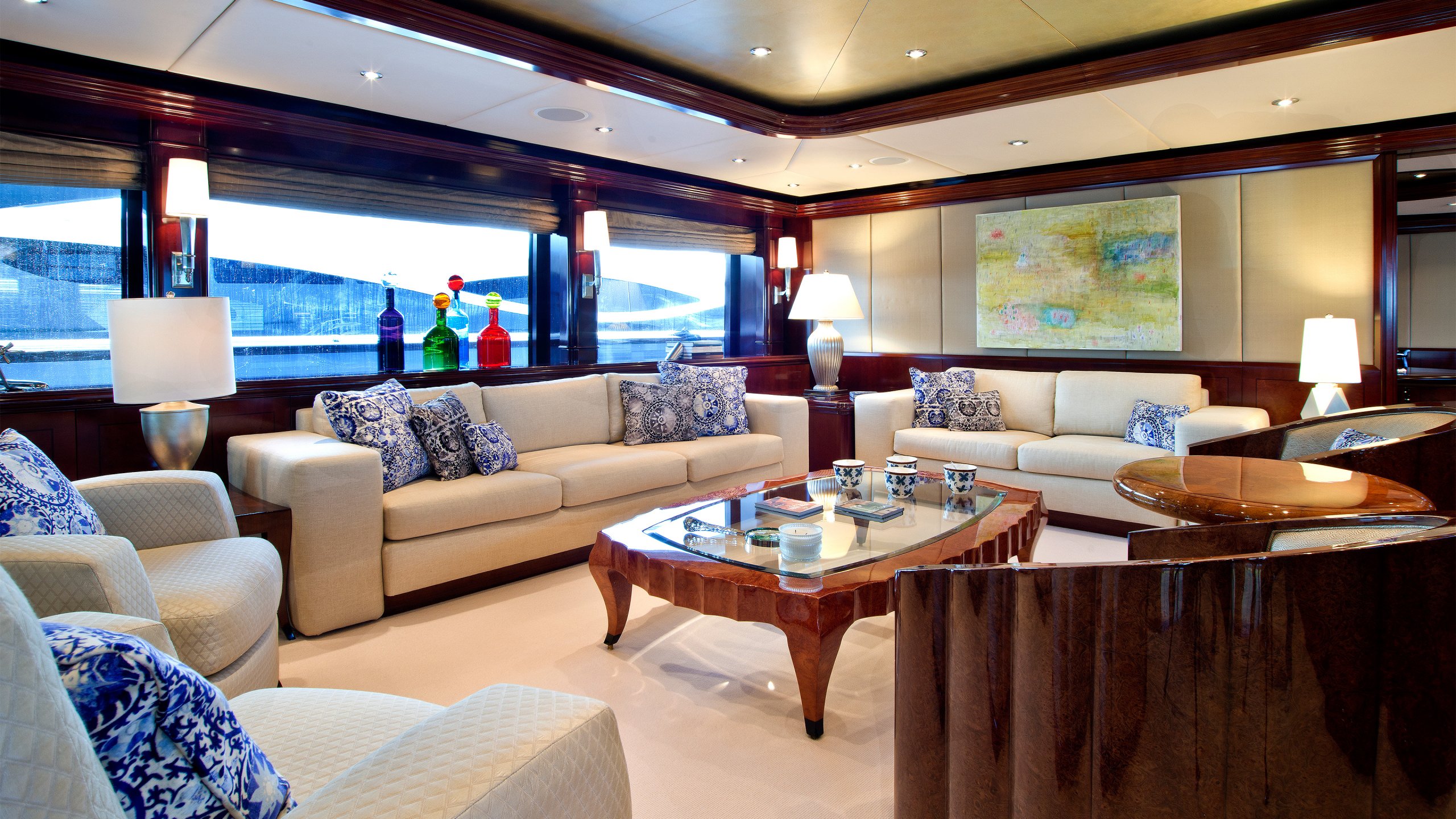 Interior - 0/24