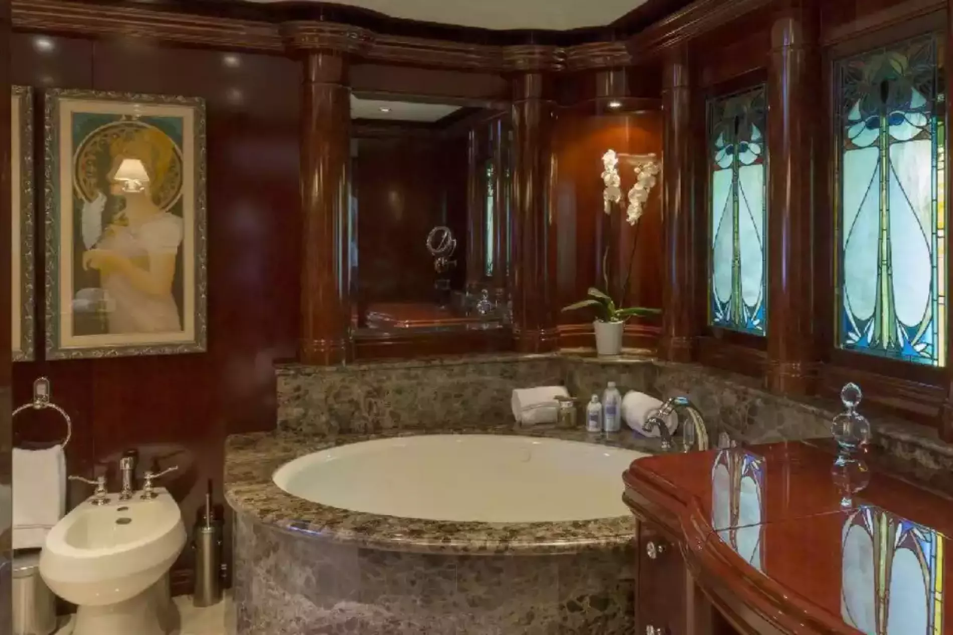 Interior - 18/24