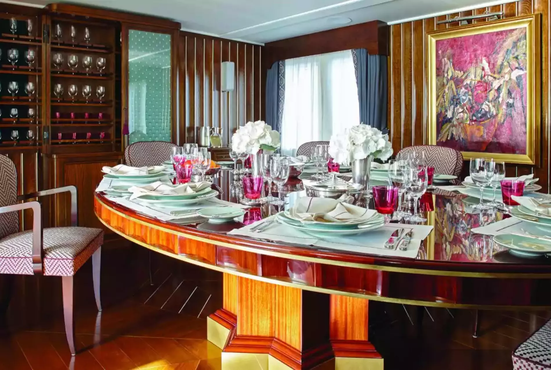 Interior - 2/8