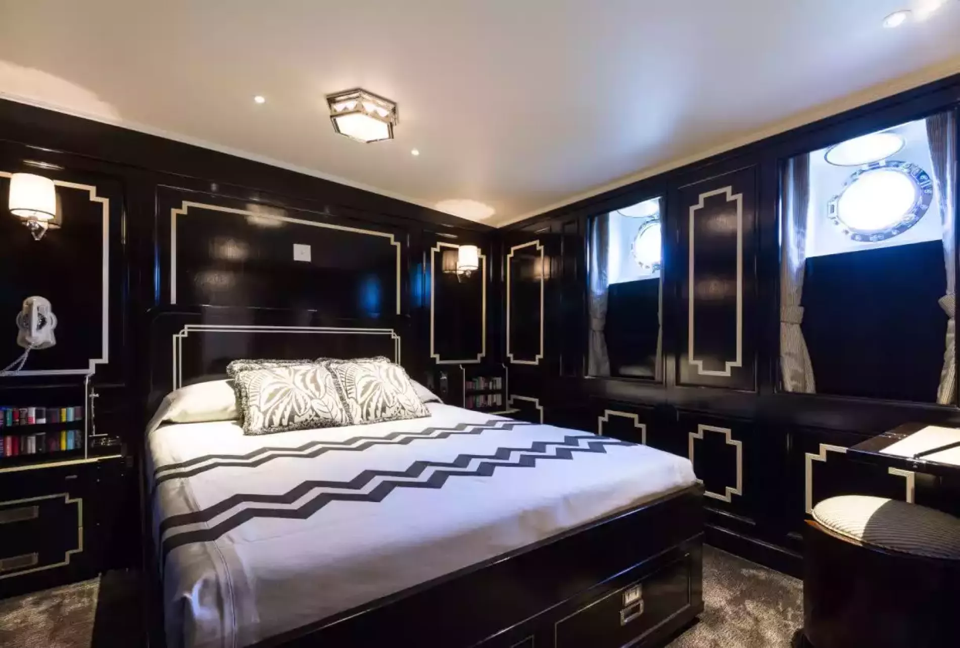 Interior - 4/8
