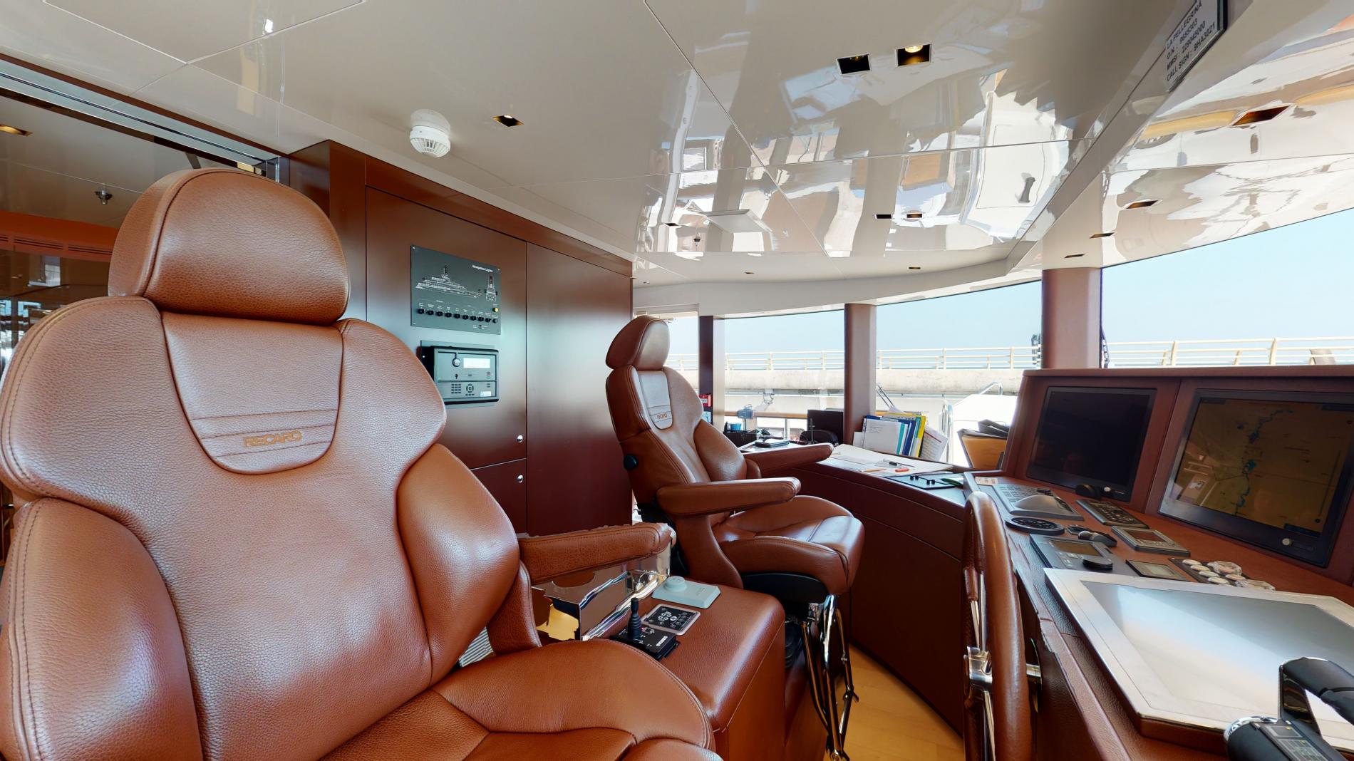 Interior - 38/42
