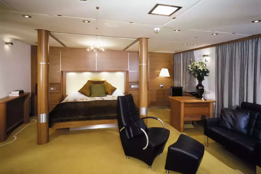 Interior - 33/74