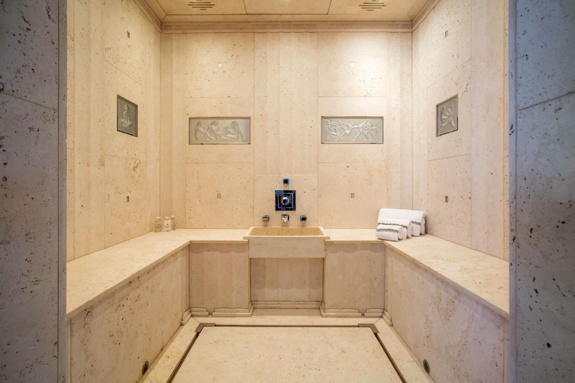 Interior - 35/39