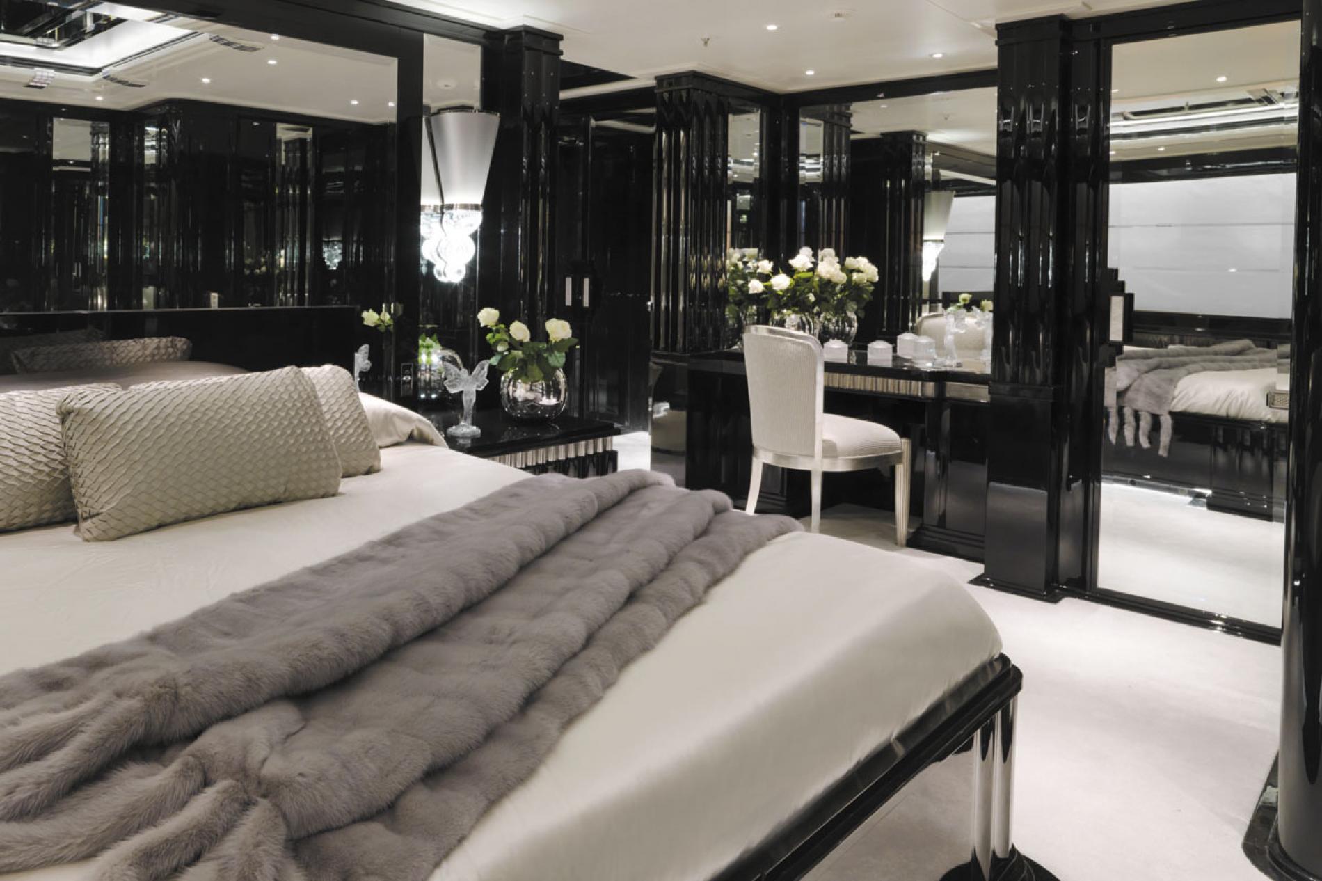 Interior - 25/39