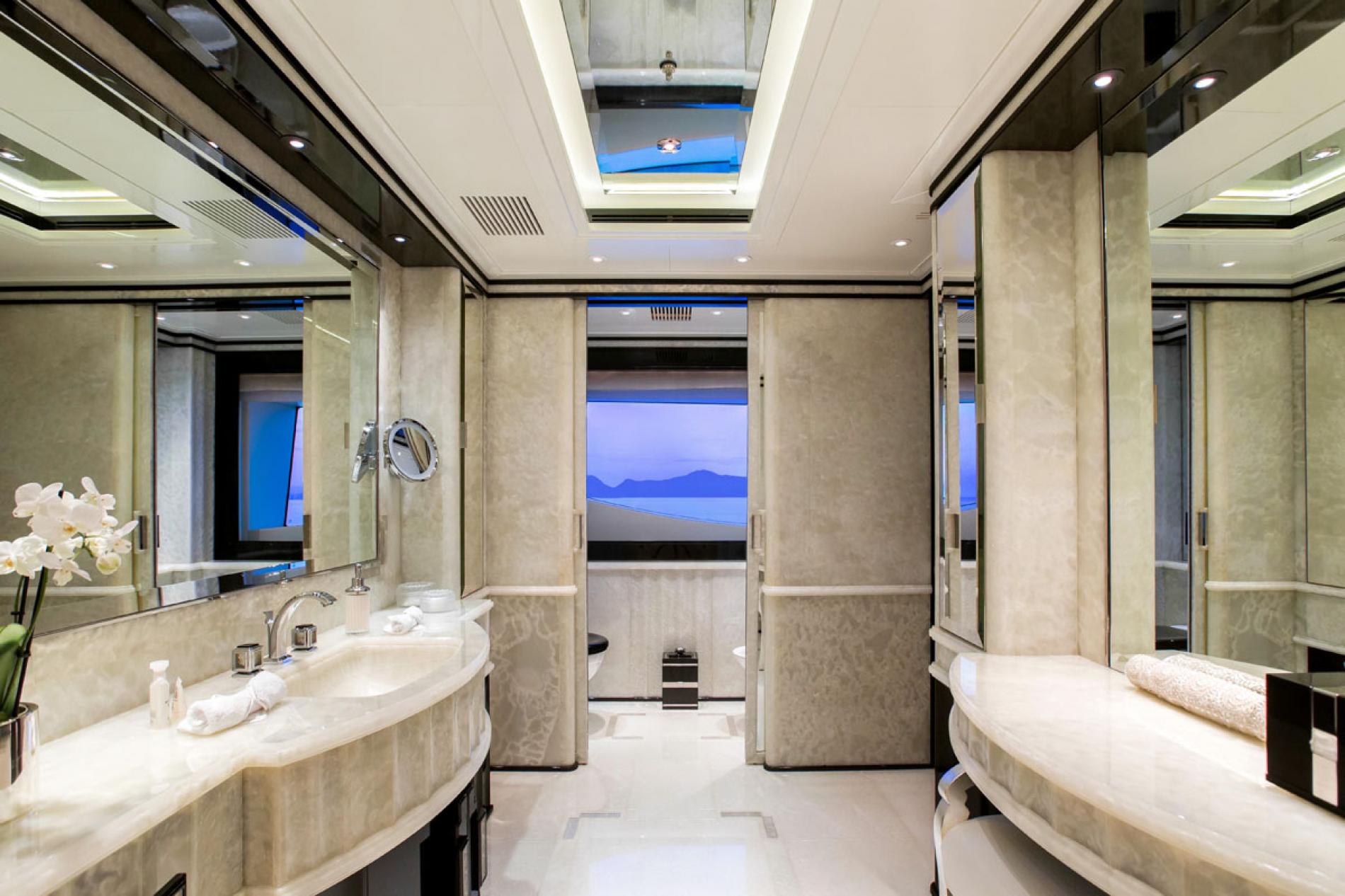 Interior - 27/39