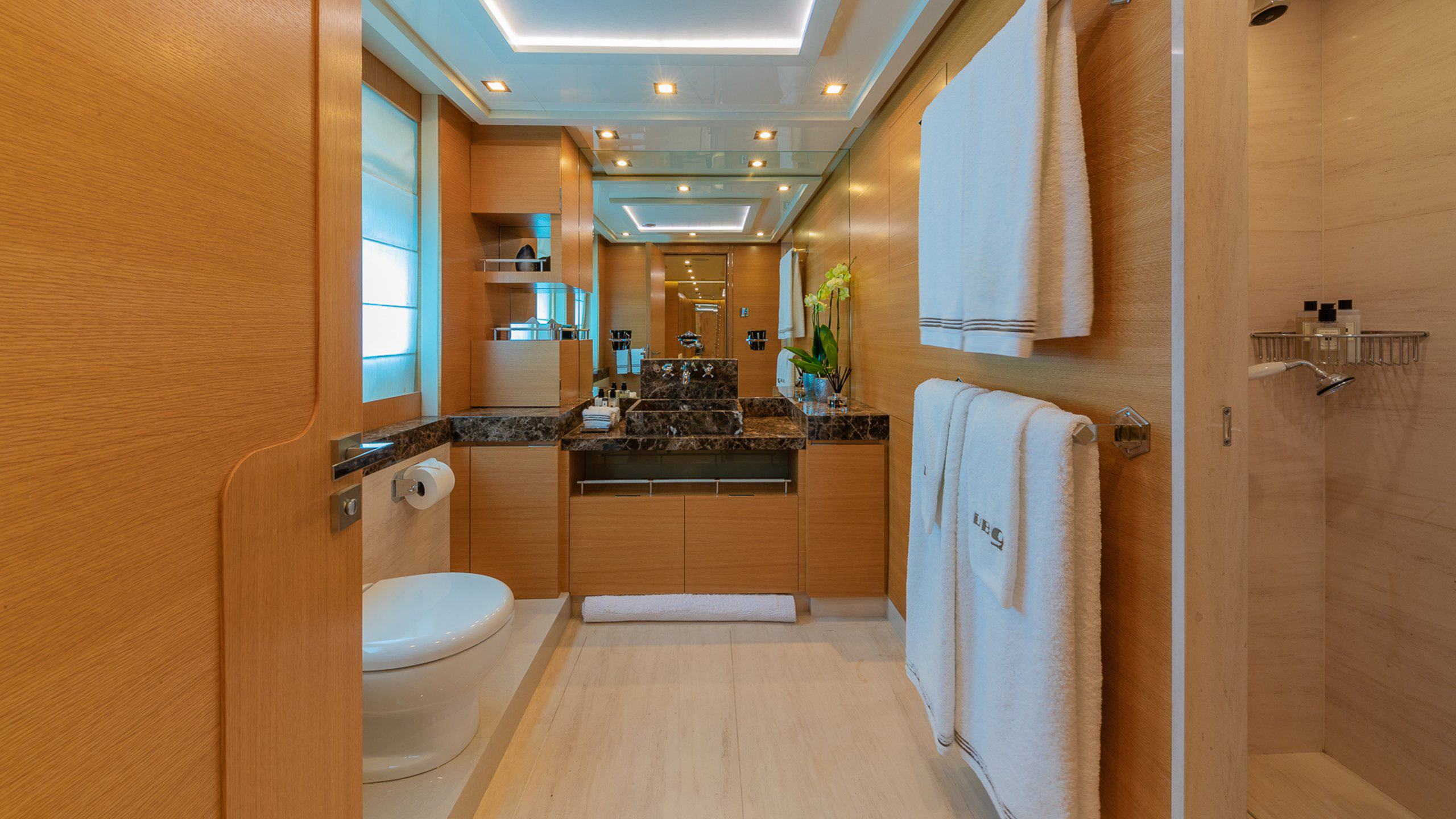 Interior - 22/25