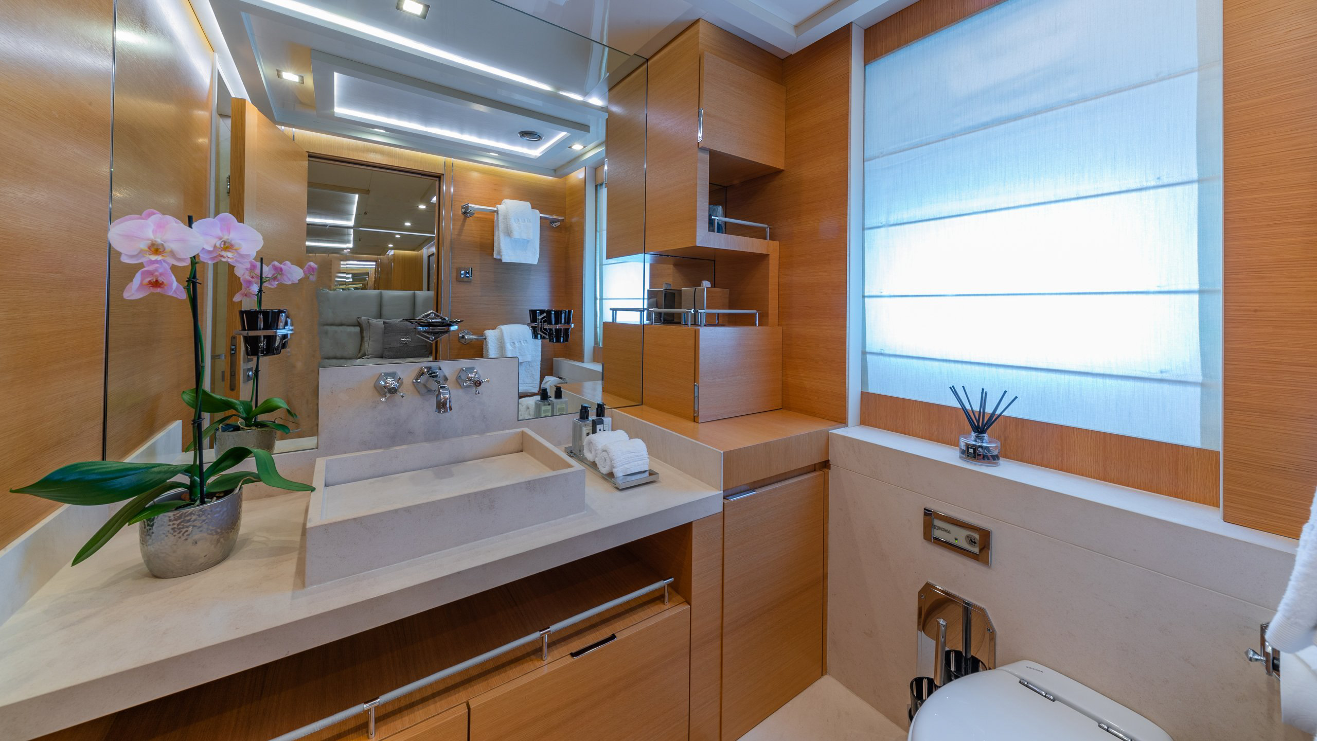 Interior - 24/25