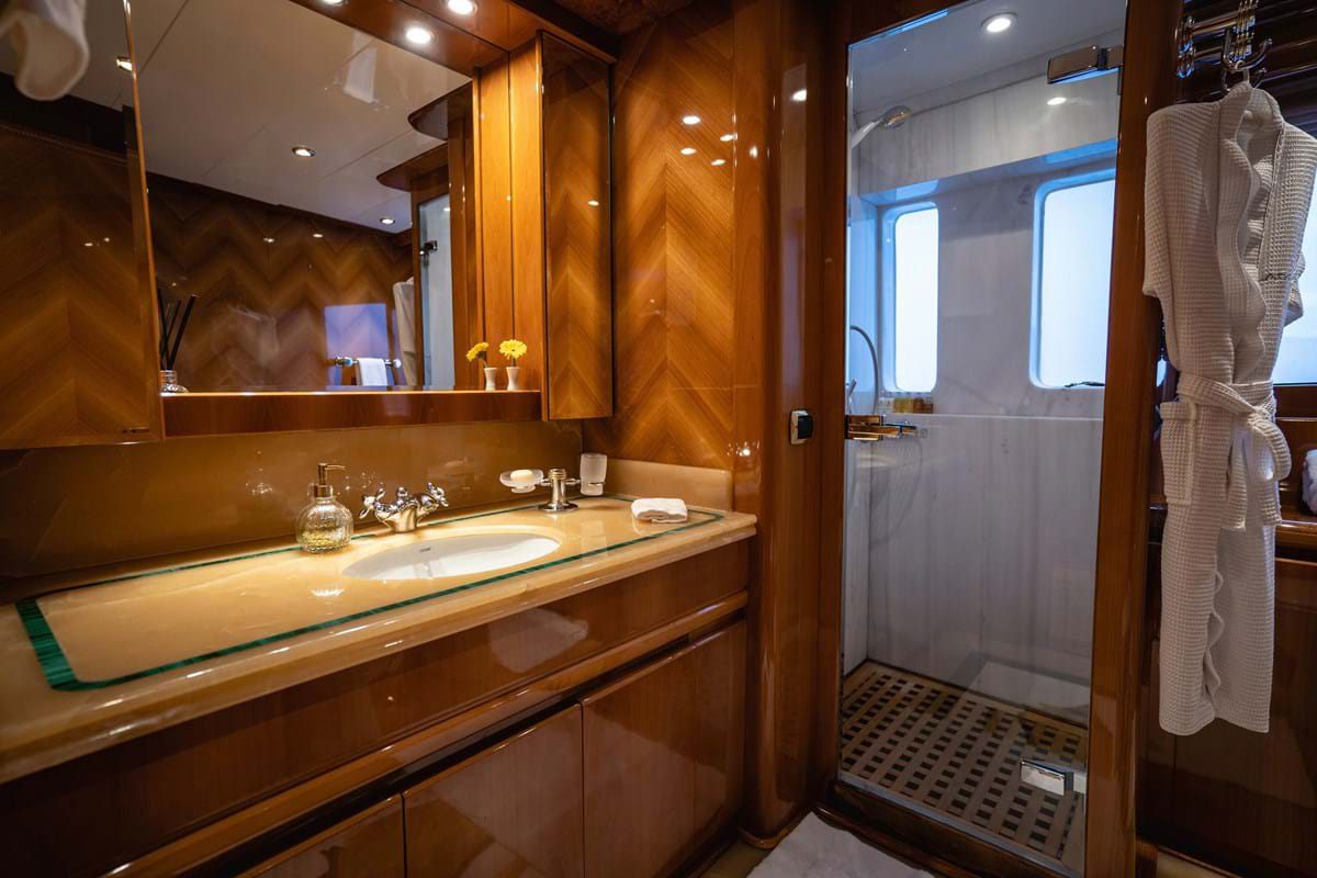 Interior - 16/17
