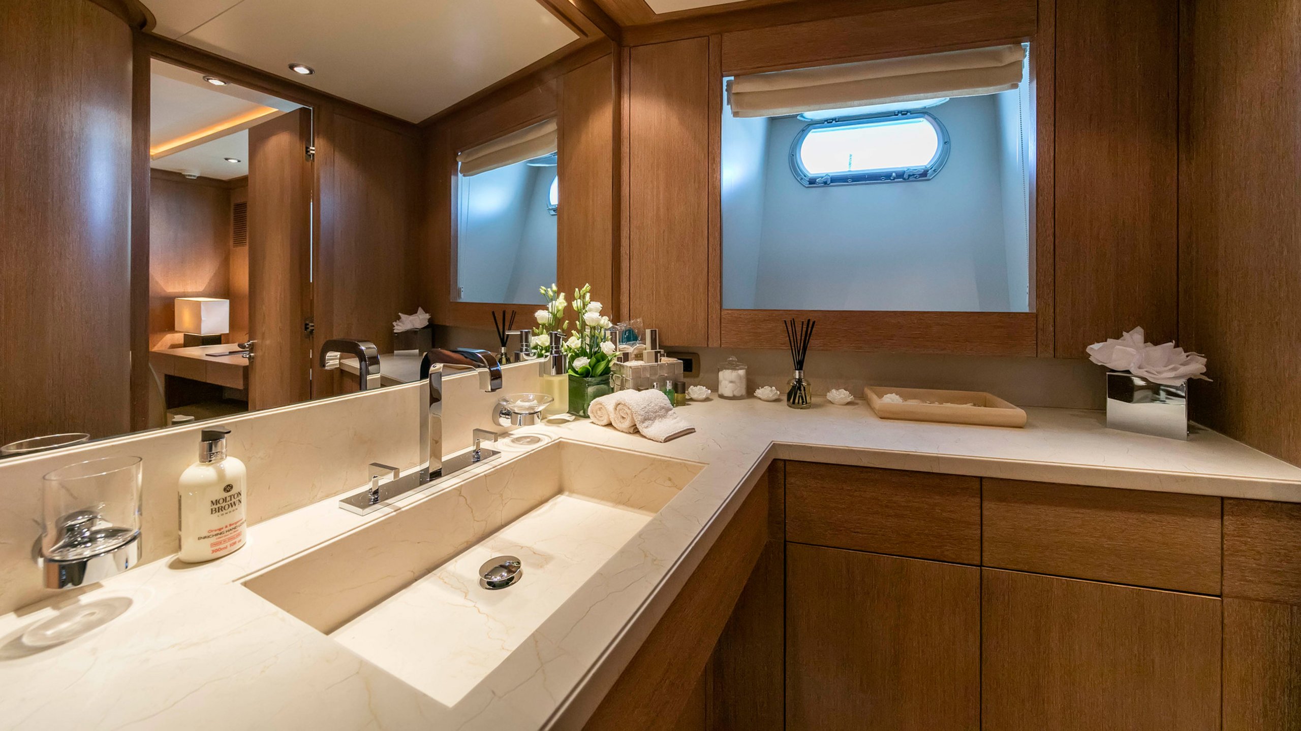 Interior - 16/17
