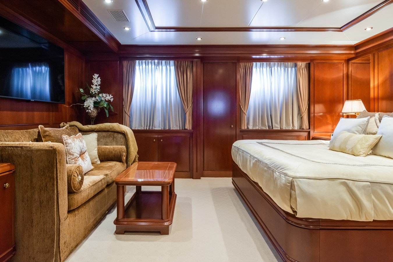 Interior - 33/57