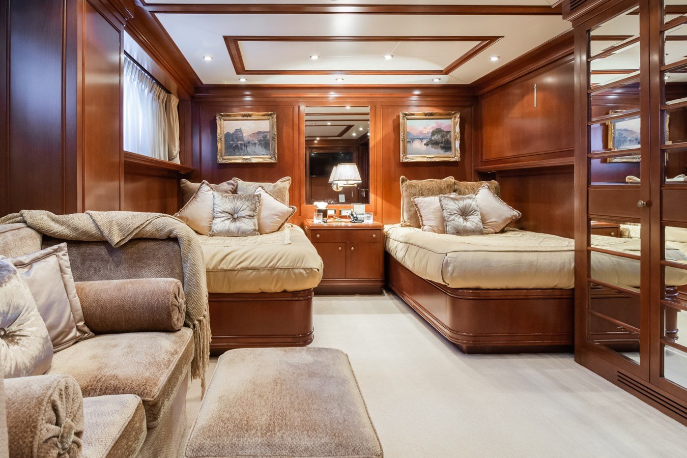 Interior - 34/57