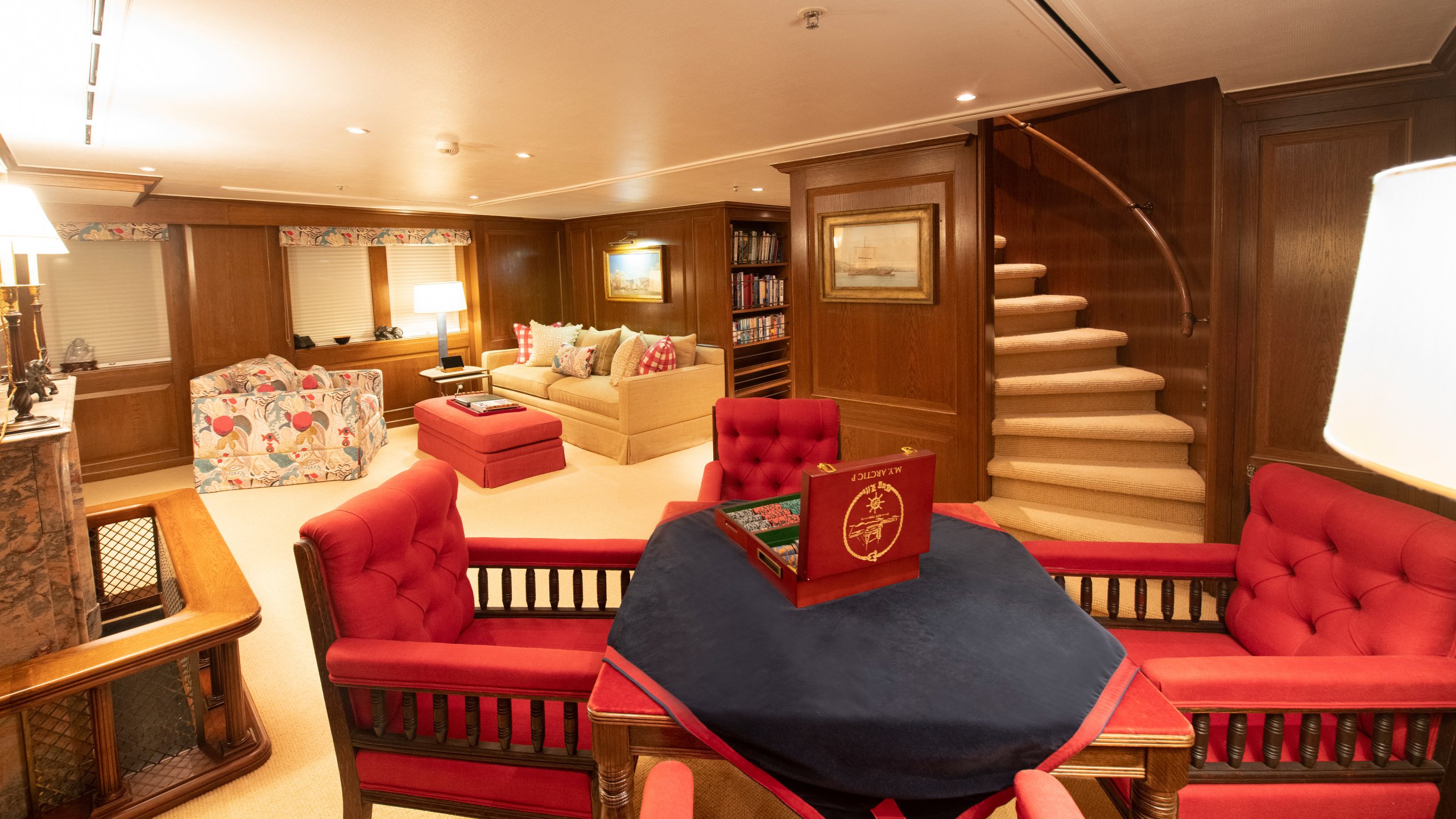 Interior - 0/18