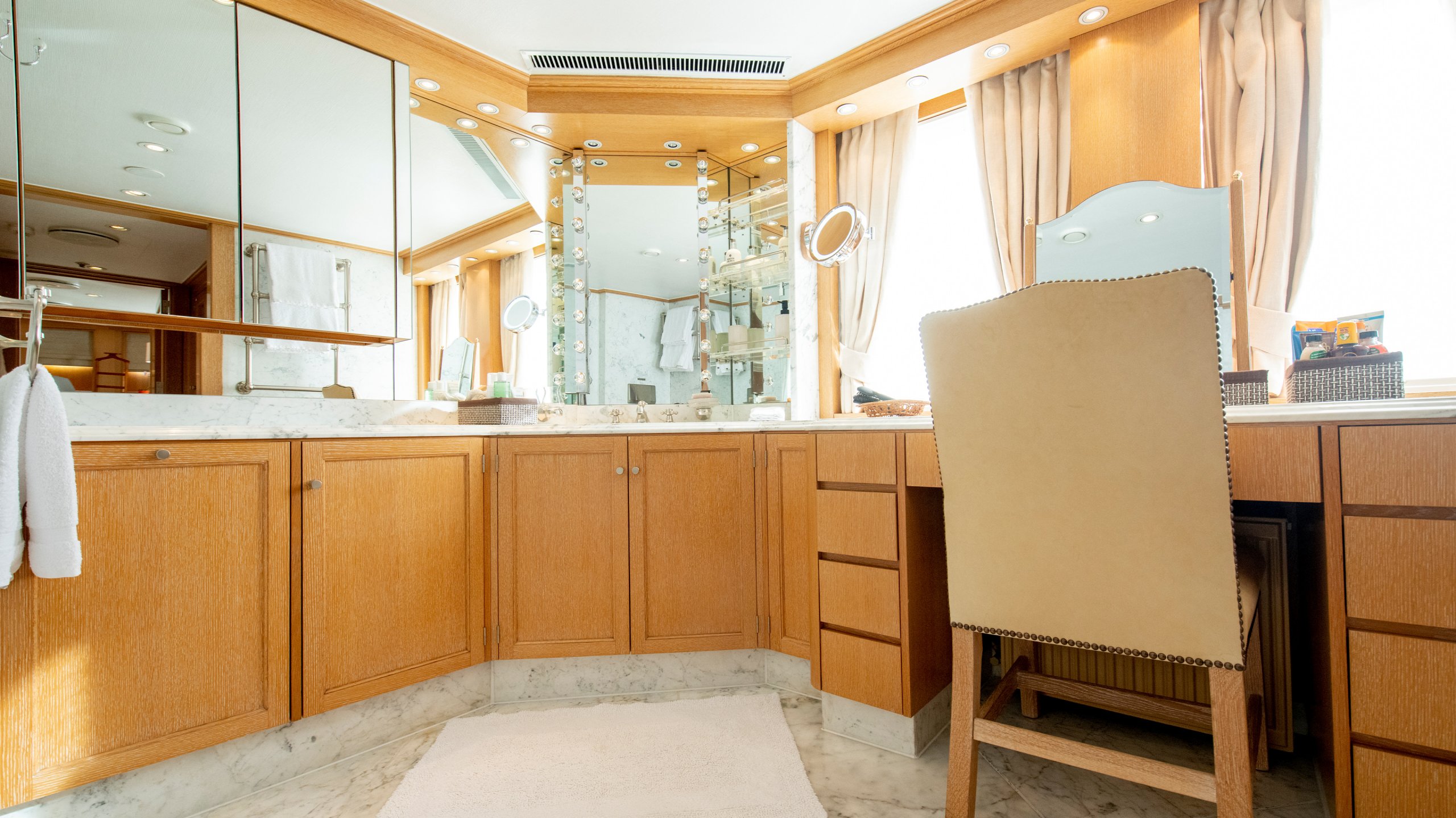 Interior - 14/18