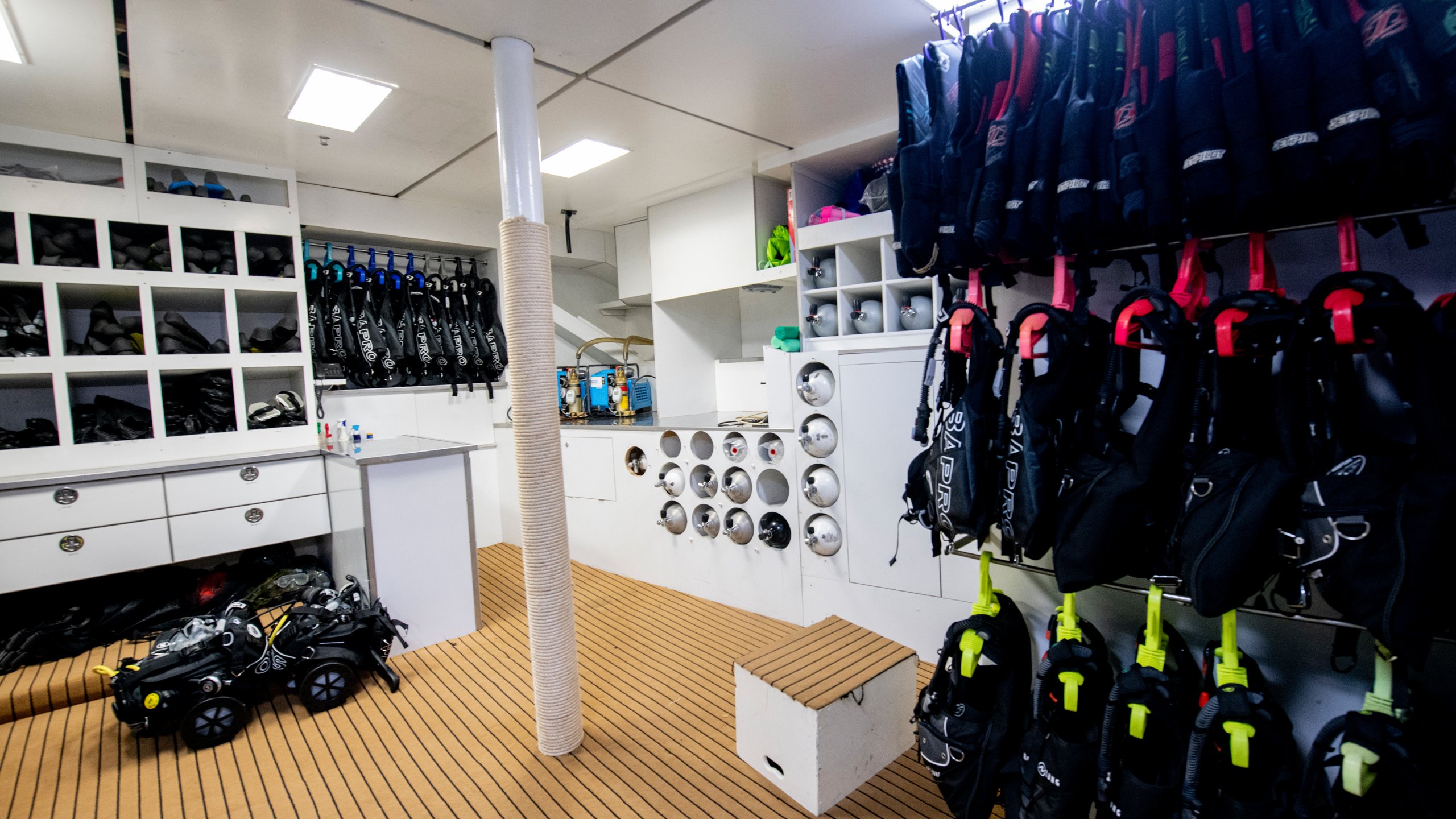 Interior - 16/18