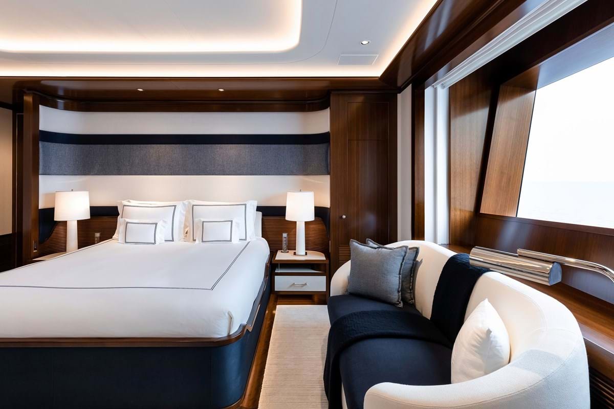 Interior - 2/8