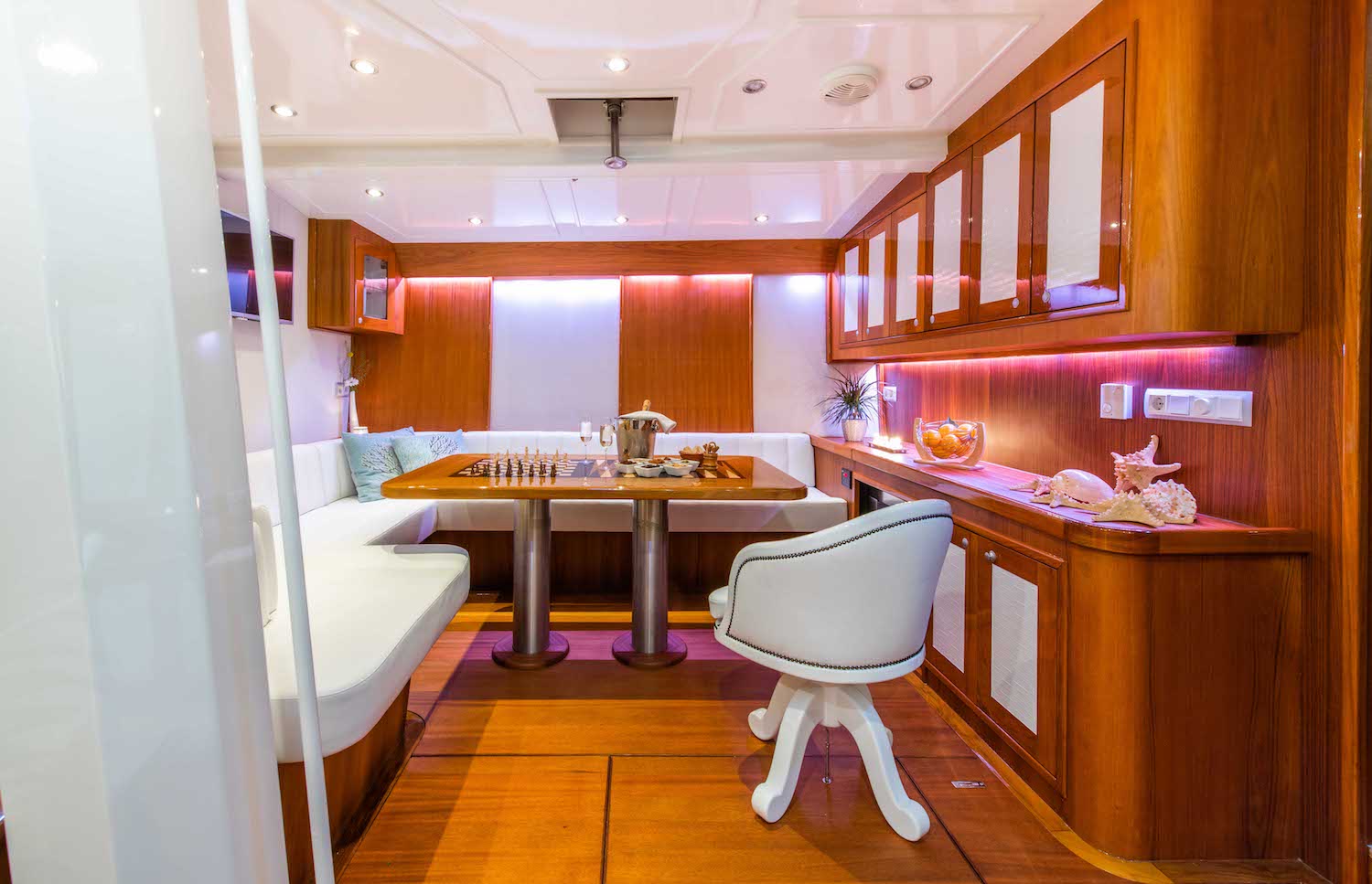 Interior - 2/17