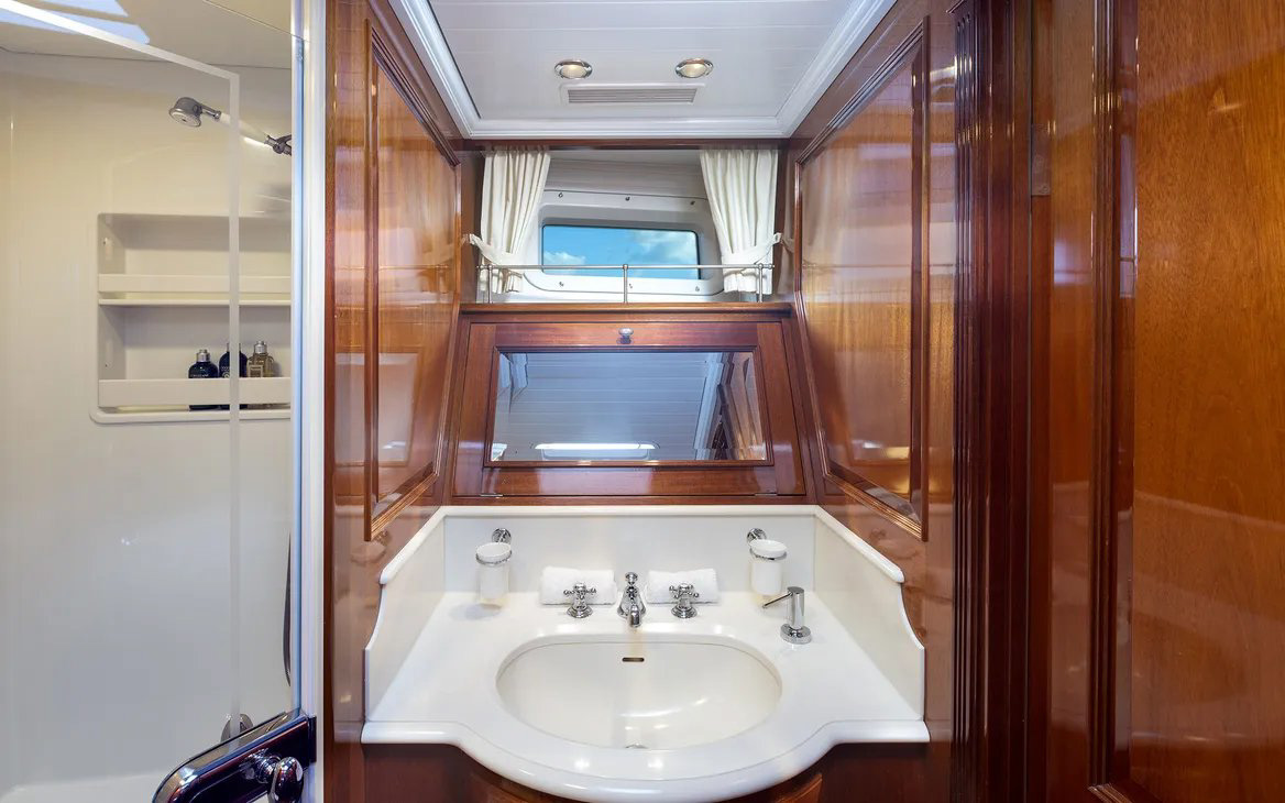 Interior - 25/26
