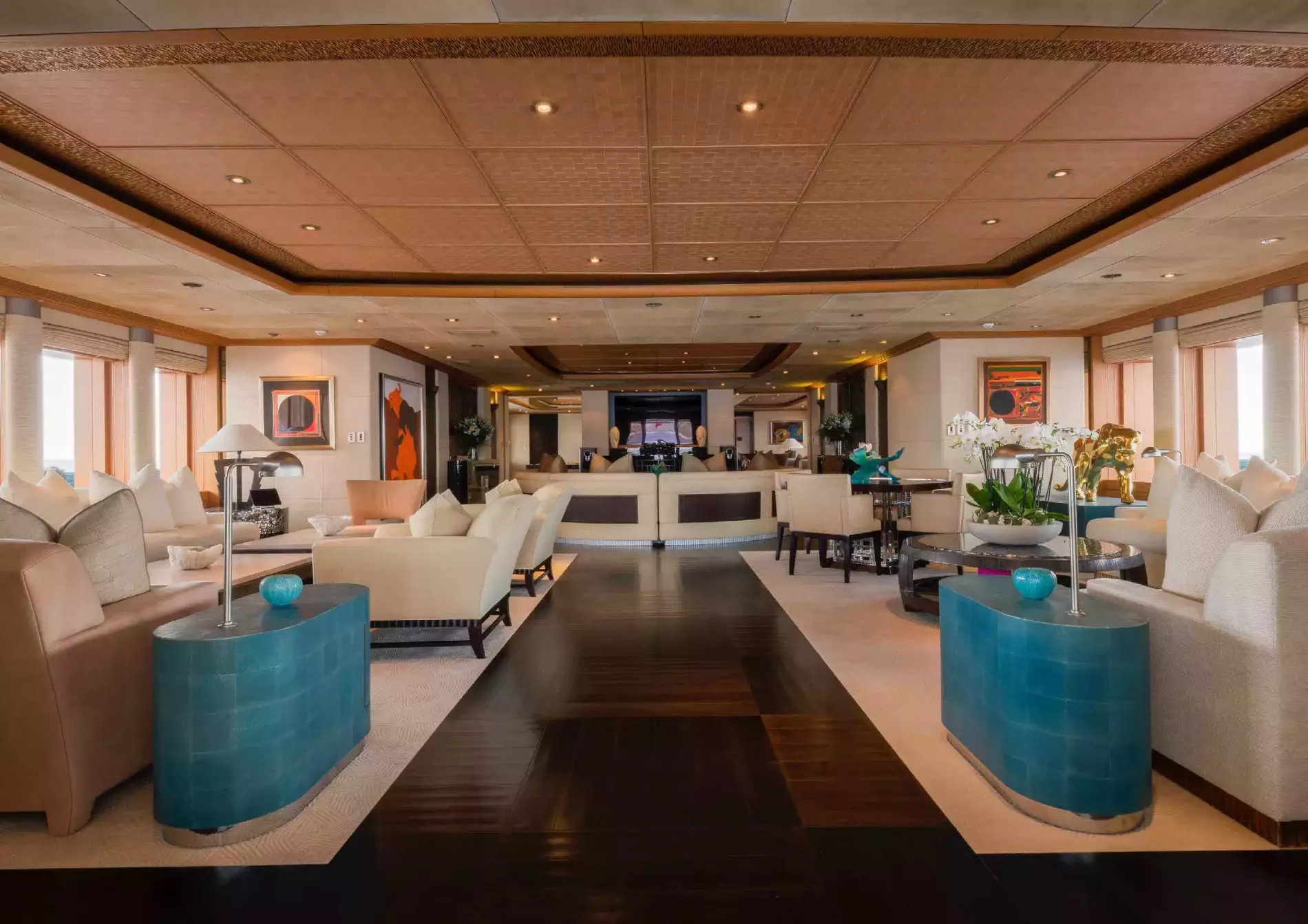Interior - 0/24