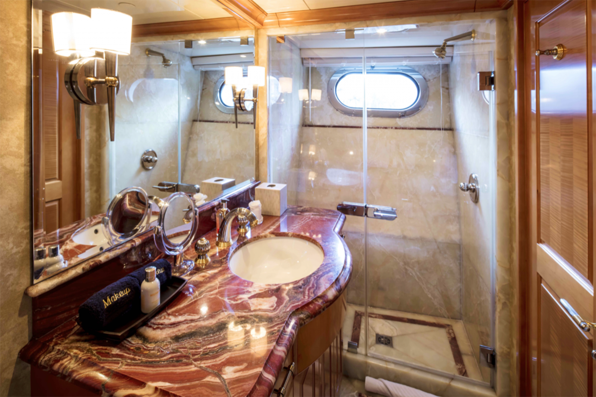 Interior - 19/24