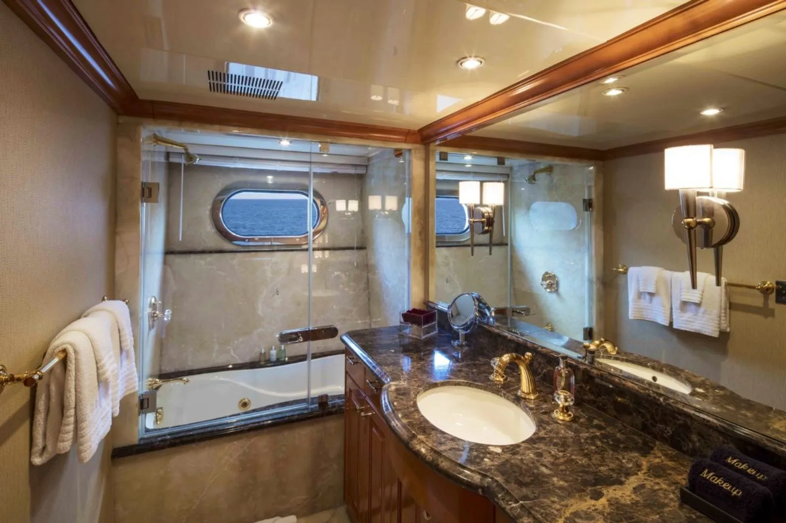 Interior - 22/24