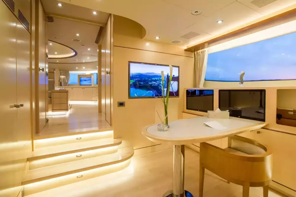 Interior - 14/33