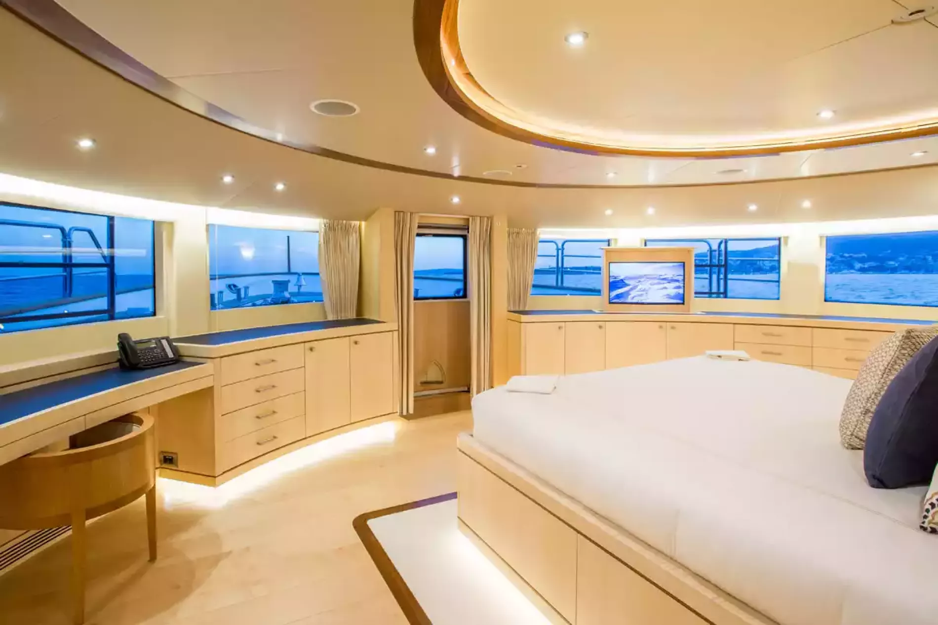 Interior - 18/33