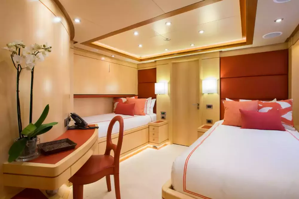 Interior - 24/33