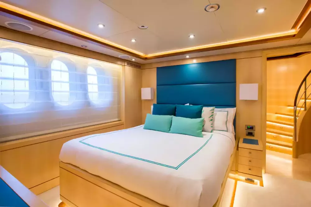 Interior - 25/33