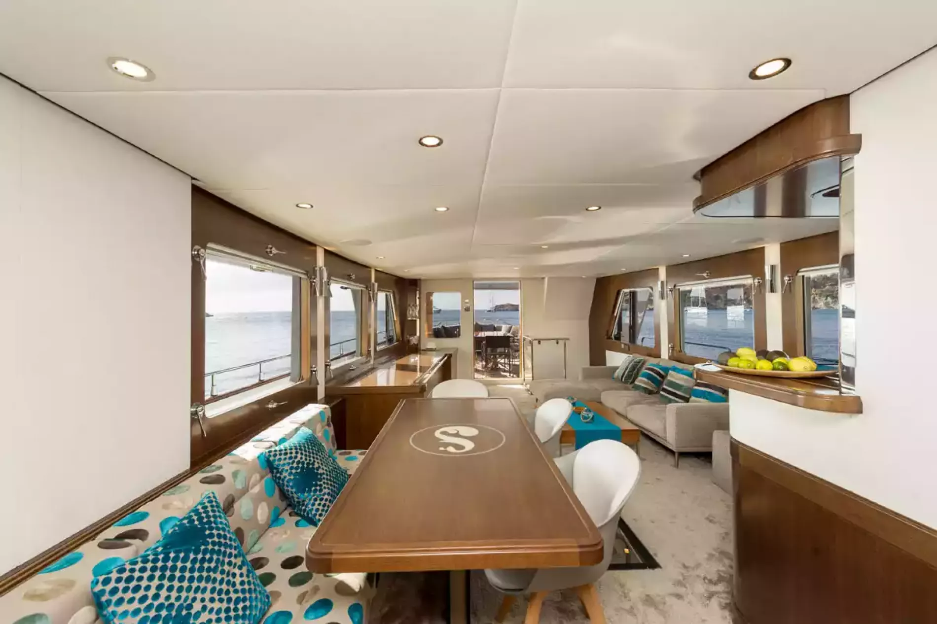 Interior - 0/12