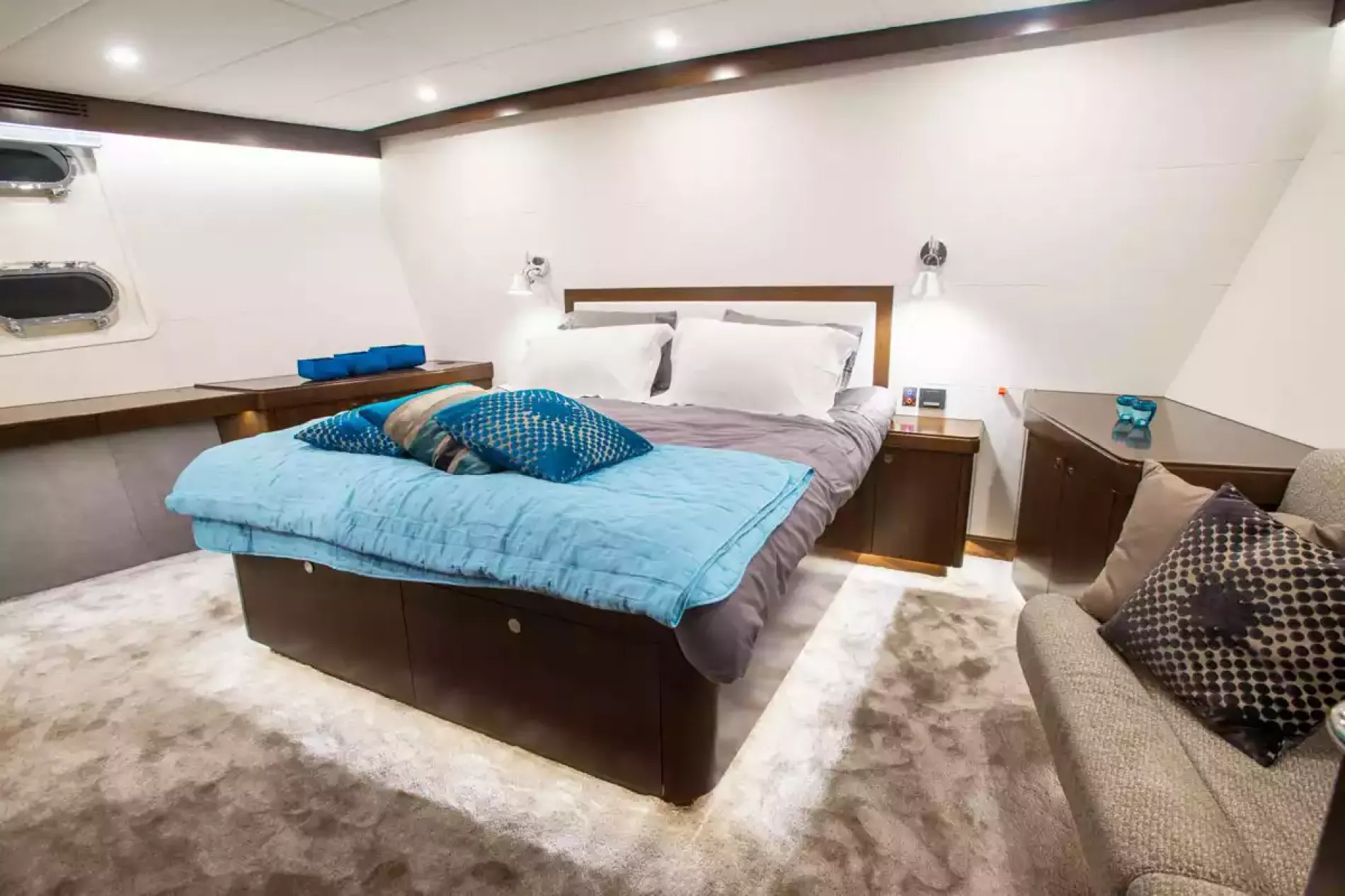 Interior - 4/12