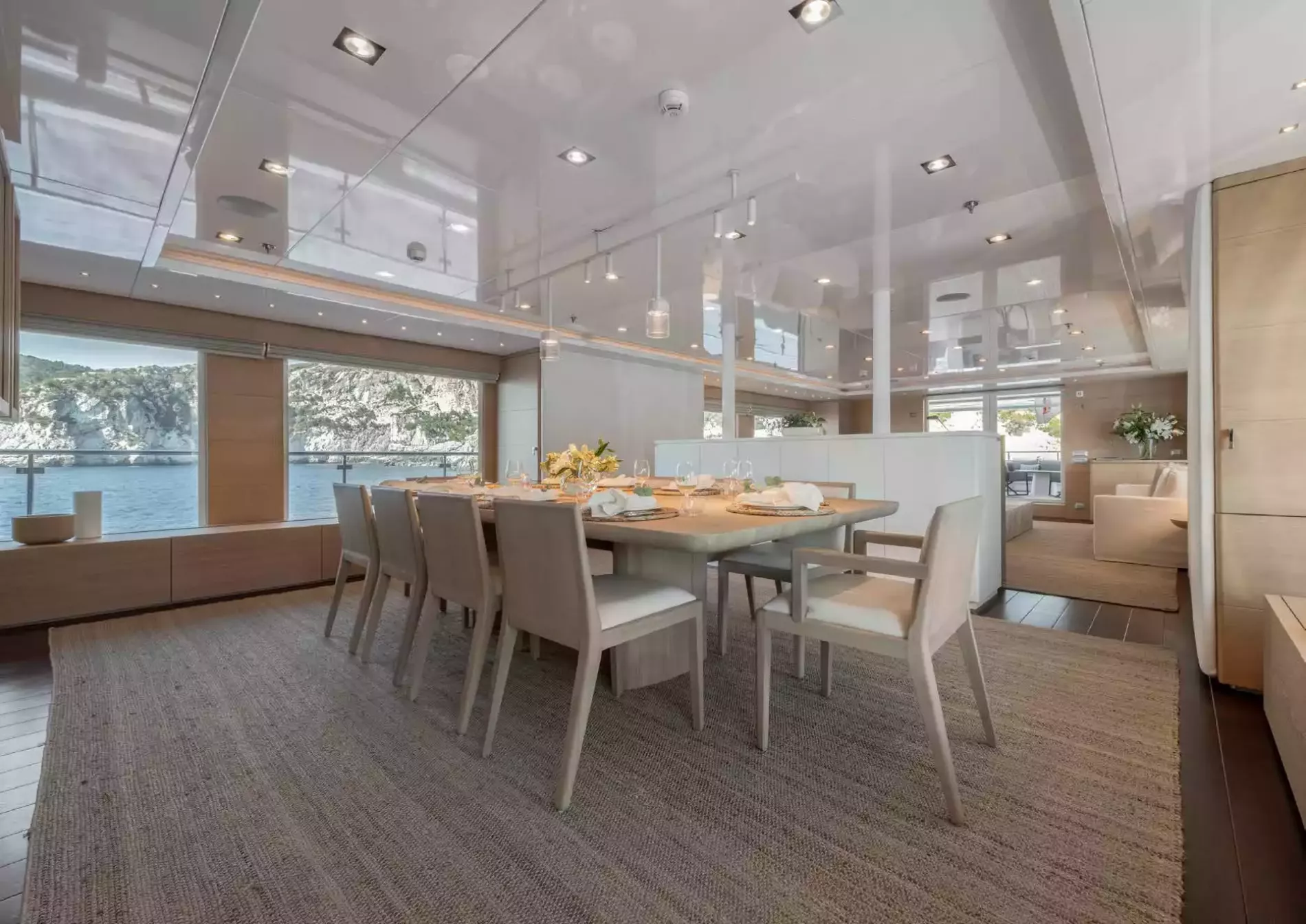 Interior - 3/10