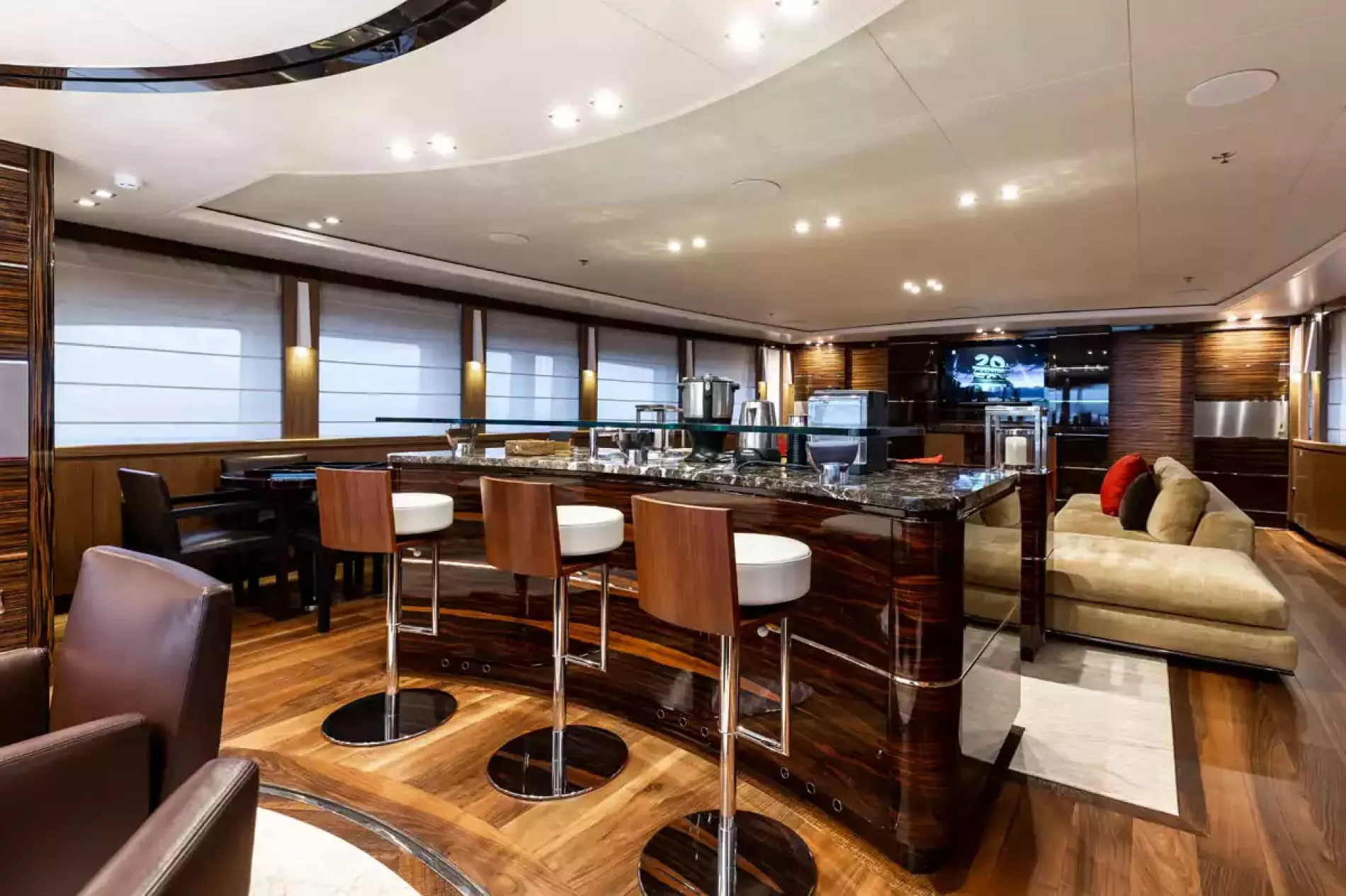 Interior - 2/33