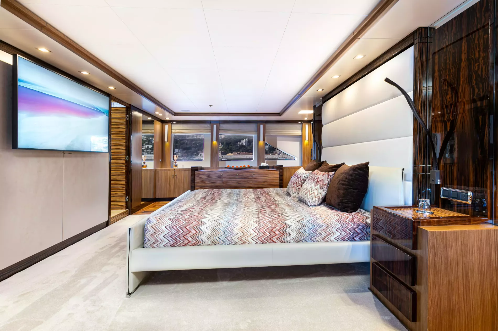 Interior - 18/33