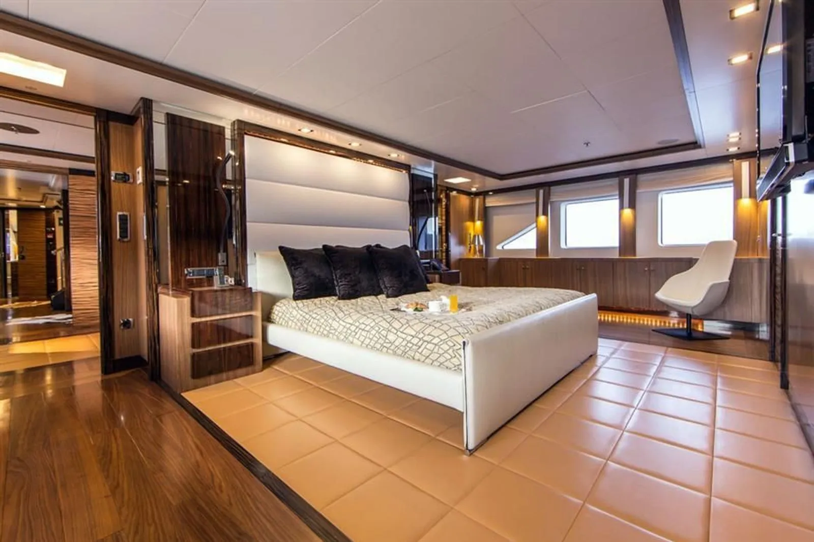Interior - 26/33