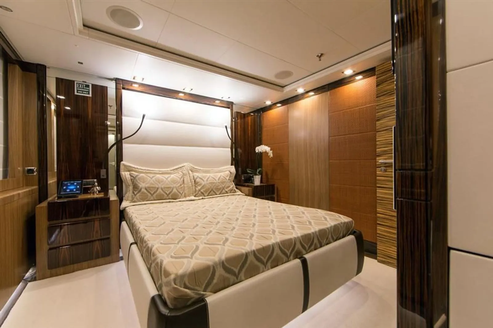 Interior - 27/33