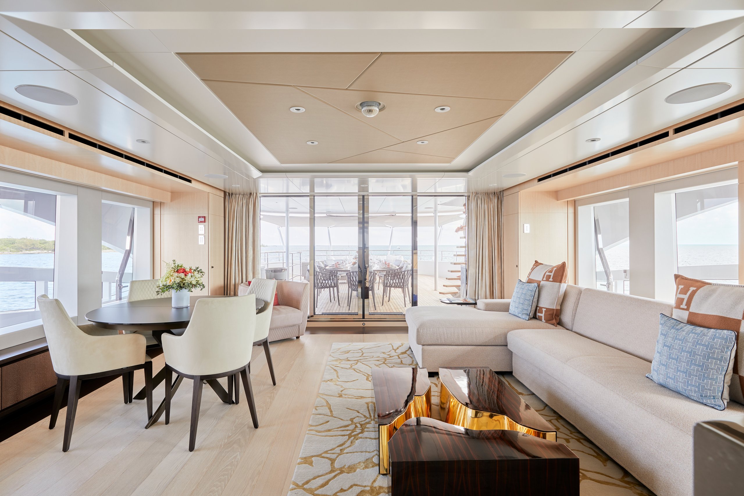 Interior - 0/25